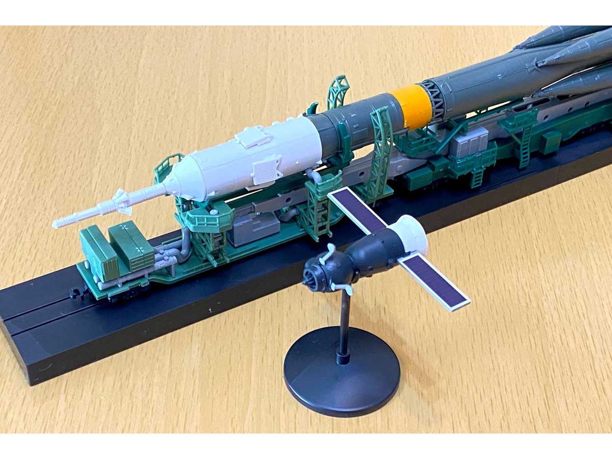 前澤さんがうらやましすぎるので、ロシアの「ソユーズ」ロケット組み立てキットを作ってみた！ - 価格.comマガジン