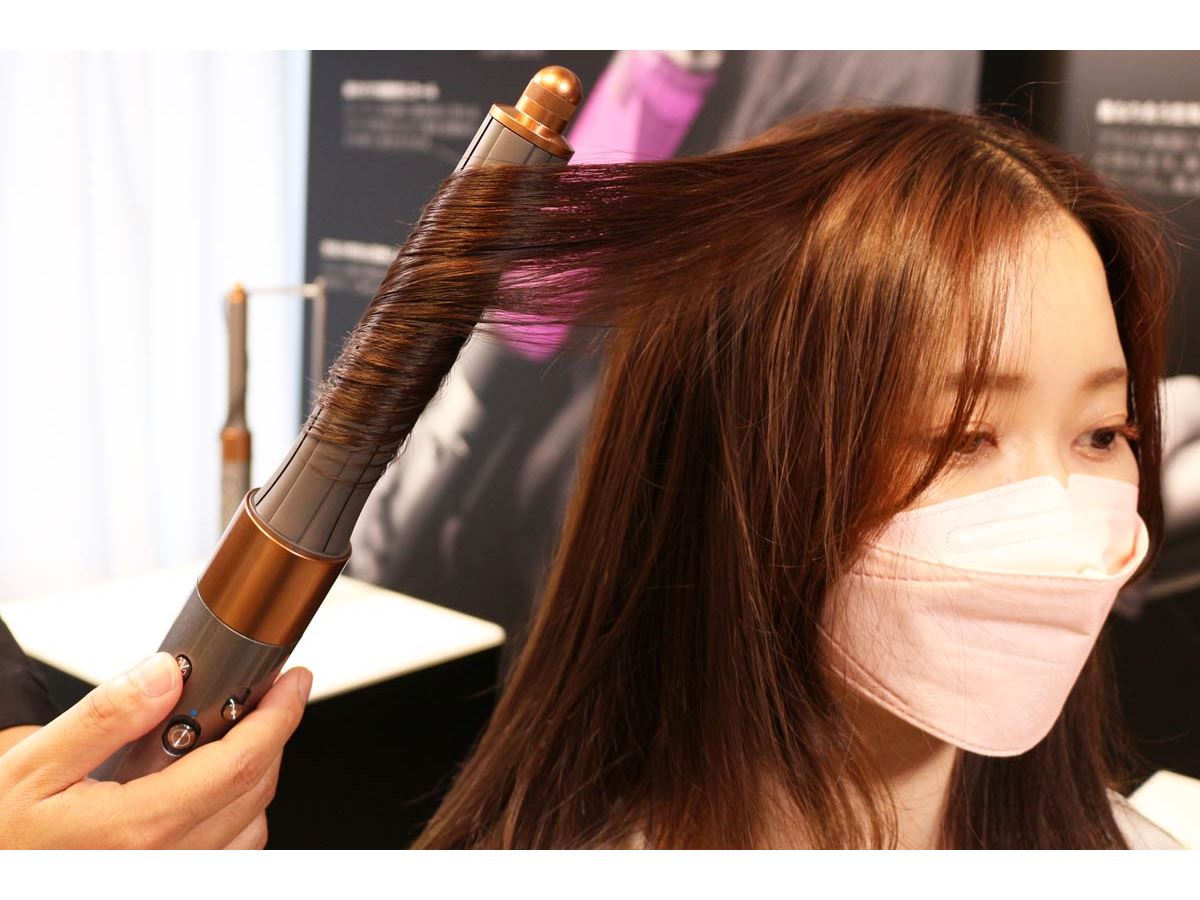 交換せずに内巻き・外巻きが作れ、浮き毛も抑制！進化した「ダイソン