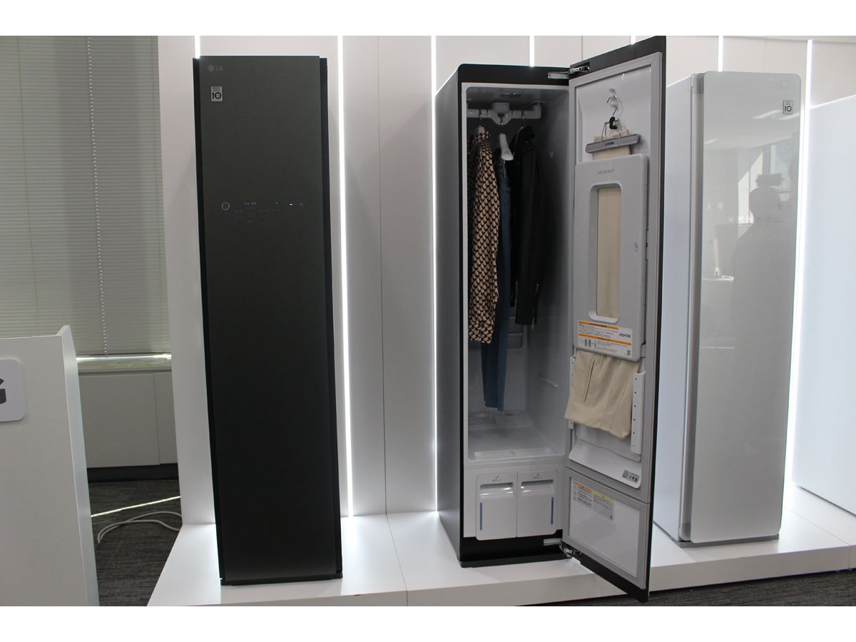 インテリアに調和するマットガラス素材のドアを採用した「LG Styler
