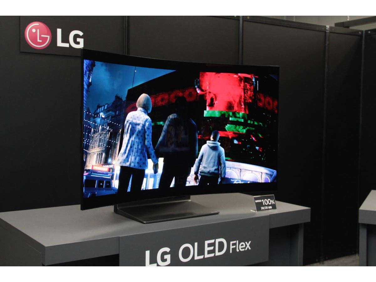 画面が曲がる！ LGの有機ELテレビ「42LX3QPJA」 - 価格.comマガジン