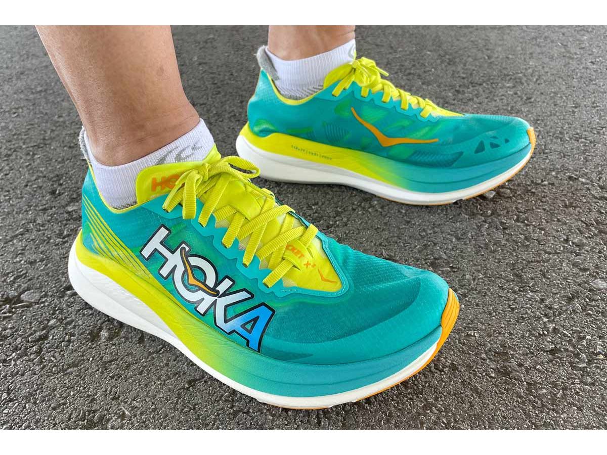 ランナーの潜在能力を引き出す！ HOKAの最新レーシングモデル「ロケットX2」 - 価格.comマガジン