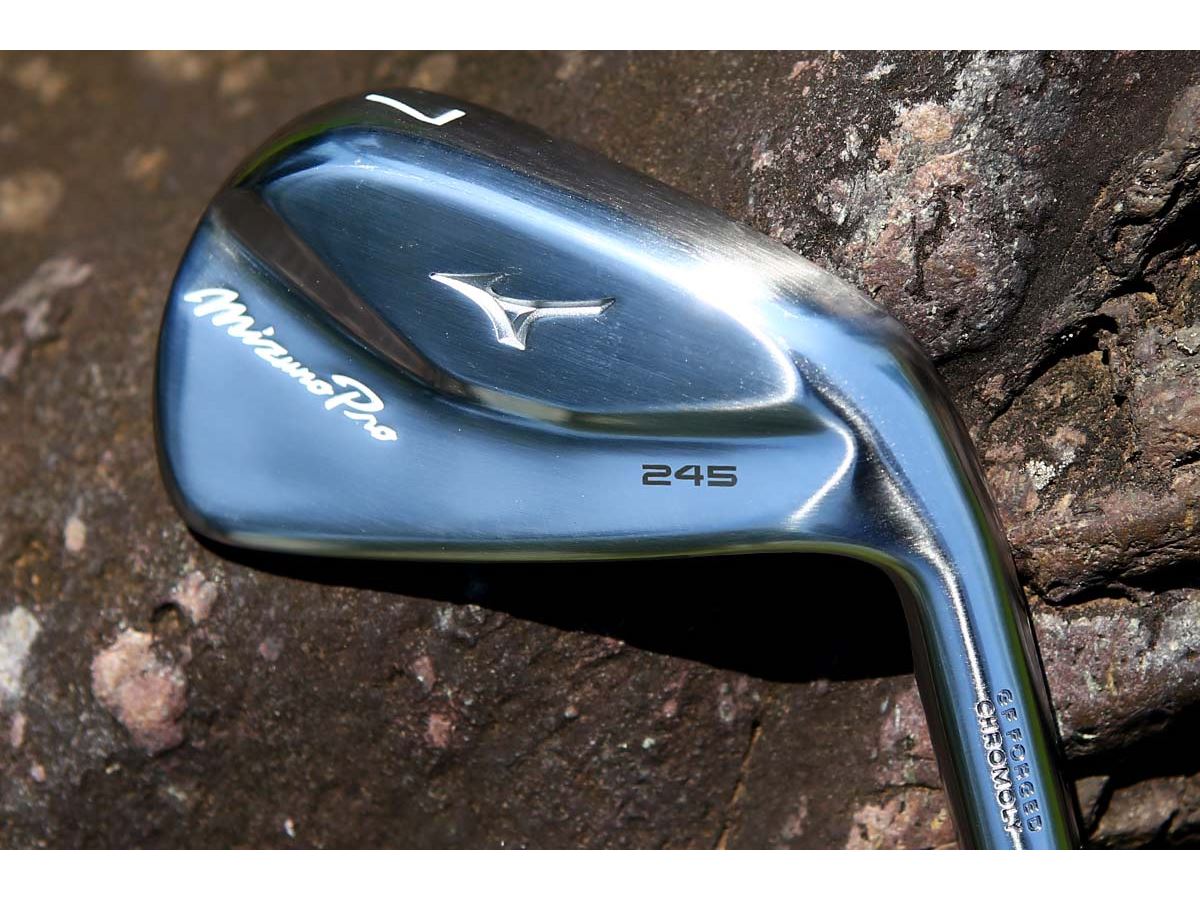 中空”らしからぬルックス＆打感！ 中・上級者も使える「Mizuno Pro 245」を試打 - 価格.comマガジン