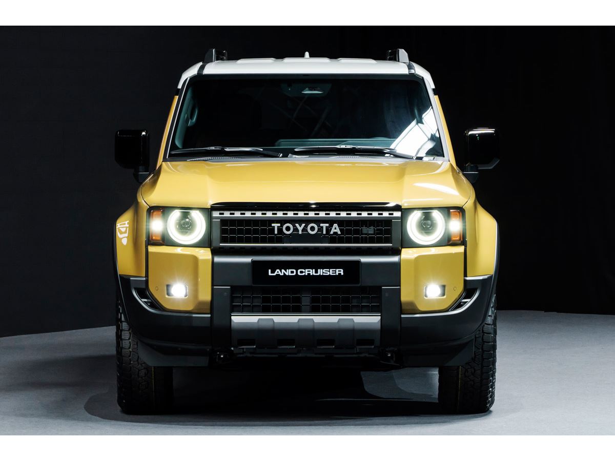 クラウン (215 60R 16) スタッドレスタイヤ 2024年産 ランクルや