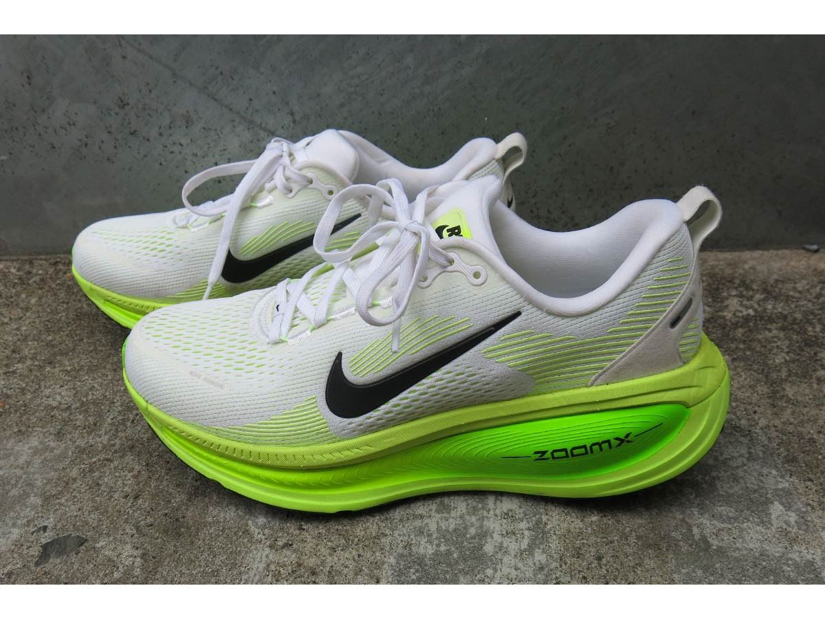 Nike ボメロ18 ブラック／ホワイト　28センチ Nike ボメロ18 ブラック／ホワイト 28センチ ランナーの声が導い