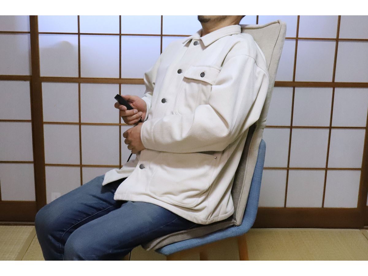 寝ても座っても使える！ 3つ折り式マッサージシートが変幻自在で快適