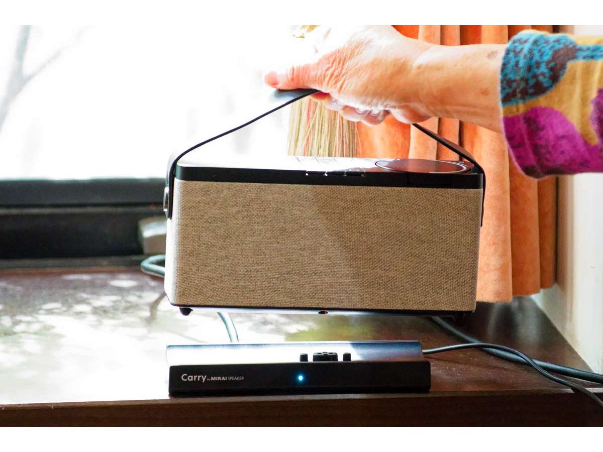 プレゼントに最適！高齢者向けスピーカー「Carry by MIRAI SPEAKER」を