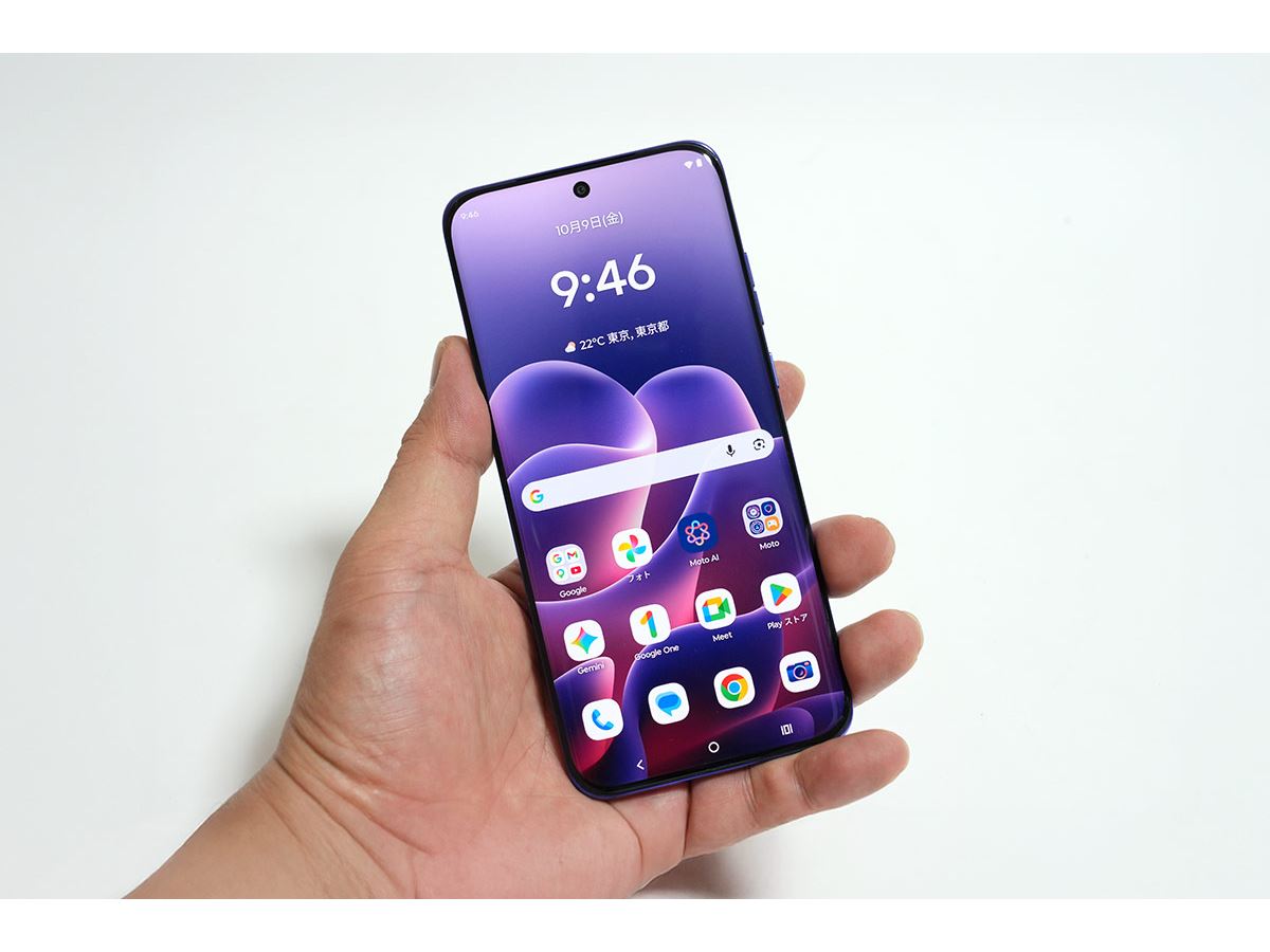 大容量7000mAhなのに薄くて軽い！ 「motorola edge 70 fusion」実機
