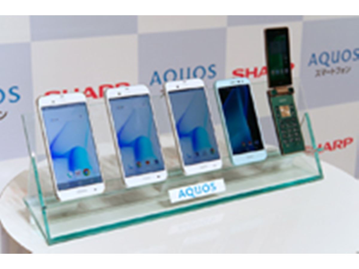 シャープ、「ロボホン」以外の夏スマホも充実！ 独自の「エモパー」や