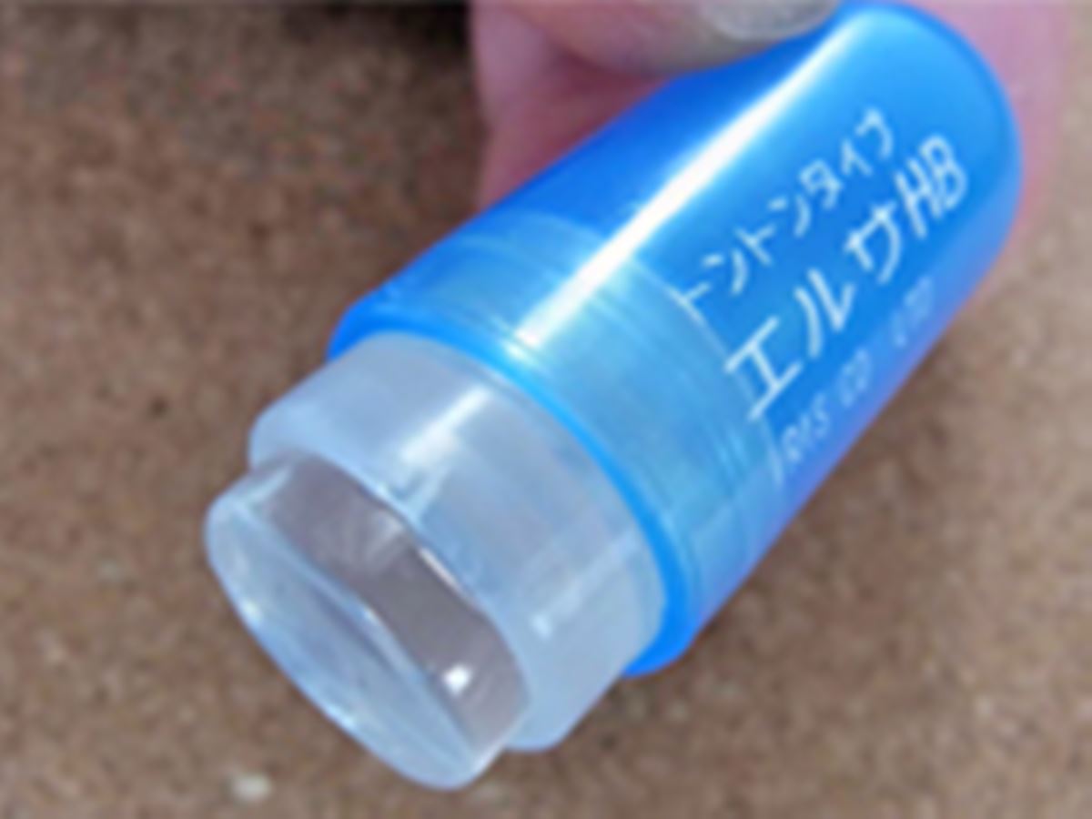 消しカスが出ず、軽く叩くだけで文字が消える、新時代の消しゴム 