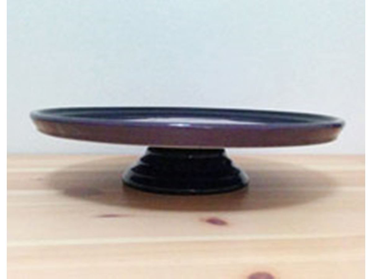 気取らず普段使いできるルクルーゼの陶器ケーキスタンド - 価格.com