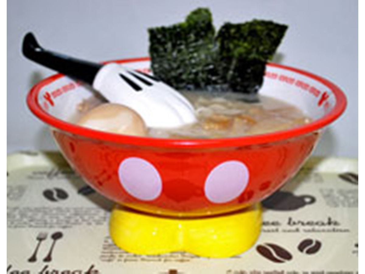 手のレンゲもかわいい！ ミッキーマウスのラーメン丼 - 価格.comマガジン