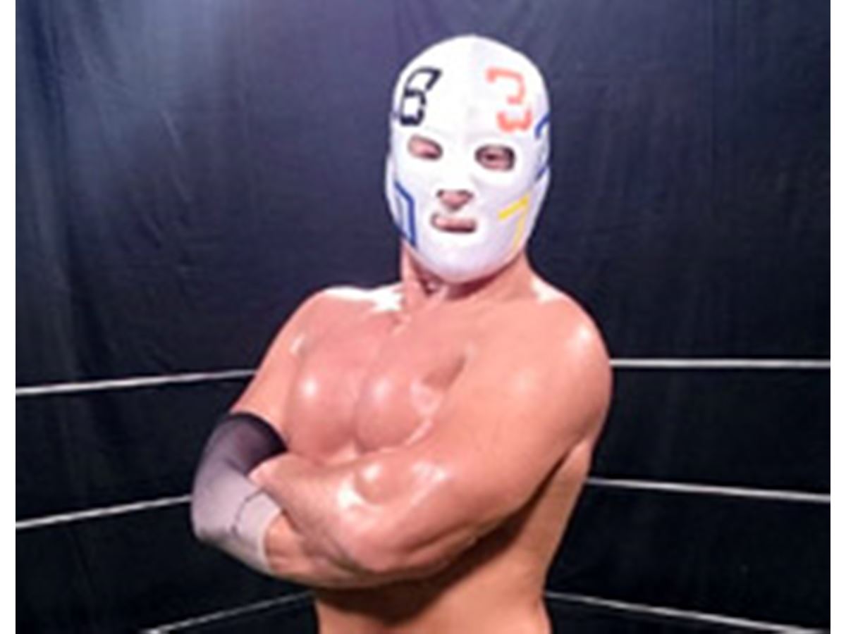 丸藤選手が覆面レスラーに!? あの伝説のマスクを被ってみた - 価格.com