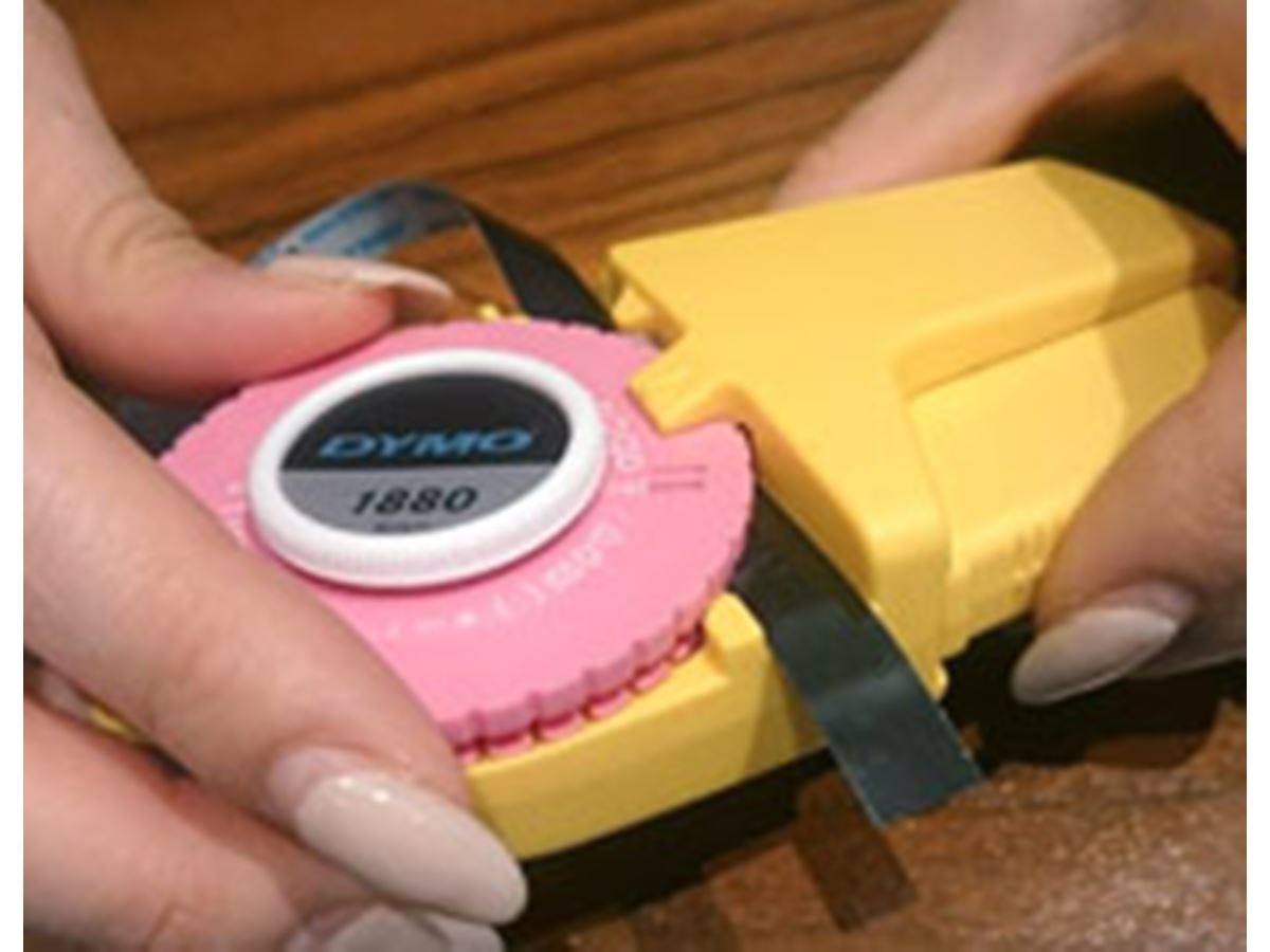 懐かしのテープライター「ダイモ」の人気が再燃中! - 価格.com 懐かしのテープライター「ダイモ」の人気が再燃中! - 価格.com