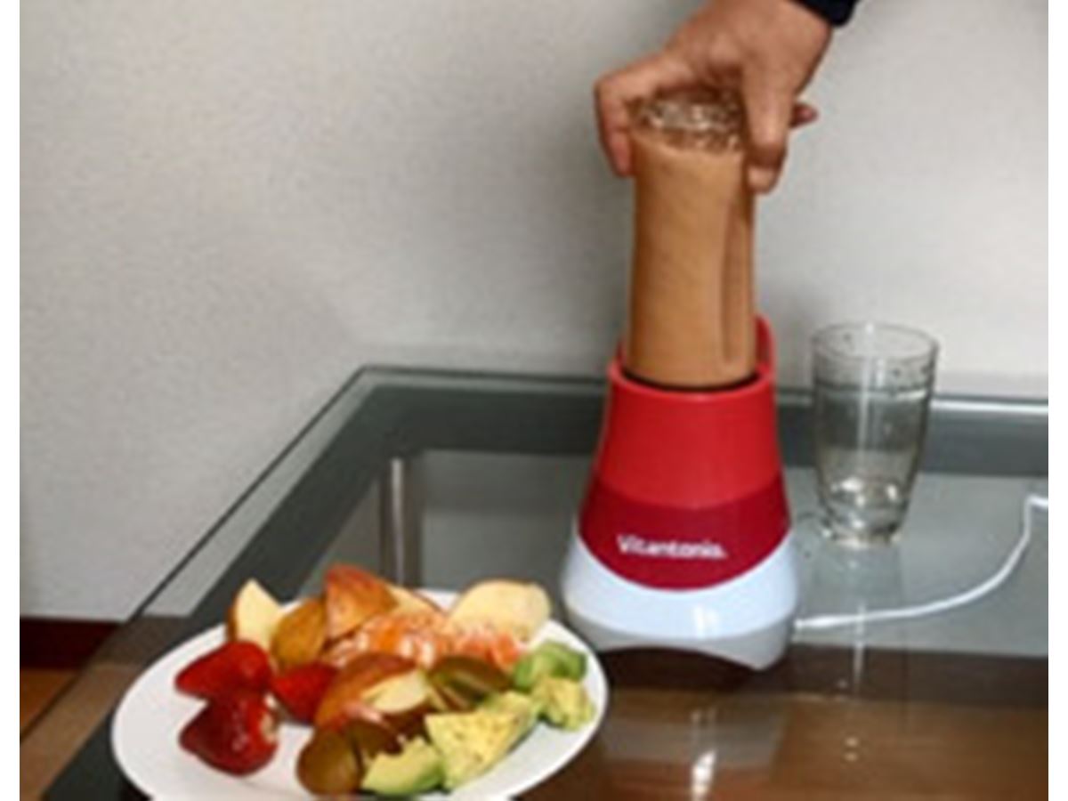 作ったボトルでそのまま飲める！ 楽ちん1人用ジューサー - 価格.com