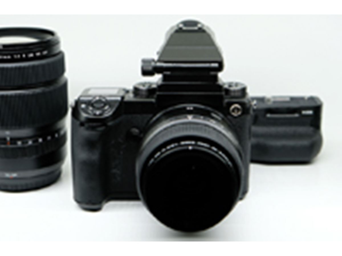 富士フイルム初の中判ミラーレスカメラ「GFX 50S」発表会