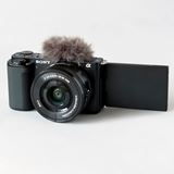 ソニー、Vlog撮影向けミラーレス「VLOGCAM ZV-E10」にダブル
