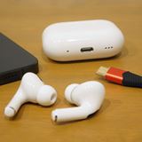 アップル、USB-C搭載の「AirPods Pro(第2世代)」充電ケースを アップル、USB-C搭載の「AirPods Pro(第2世代)」充電ケースを
