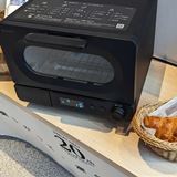 過熱水蒸気でパンをおいしく焼き上げる「ヘルシオ トースター AX