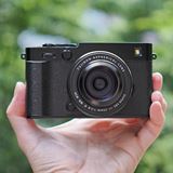 富士フイルム、4020万画素やボディ内手ブレ補正を採用した「FUJIFILM X