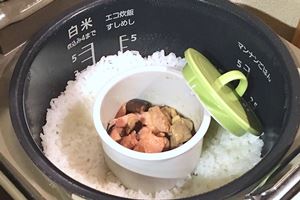 いつもの炊飯器で米とおかずを同時調理!? 魔法のカップで自炊がラクに - 価格.comマガジン