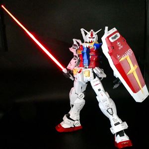 とにかく機体がかっこいい 外伝ながら大人気な ガンダムアストレイ の世界 価格 Comマガジン