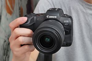 広角マクロ“を軽快に楽しめる、キヤノン「RF24mm F1.8 MACRO IS STM