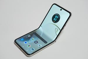 モトローラ razr40 motorola 折りたたみスマホ 4187eqLFarL.jpg