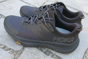守備範囲広すぎ！ HOKA「トランスポート」なら街歩きに山遊び、通勤