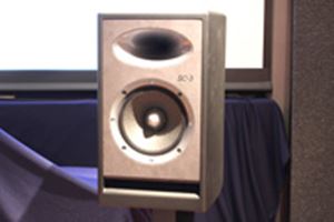 創業70周年のオンキヨーが高級スピーカー「Scepter」の最新モデルを