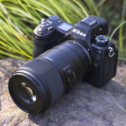 世界初のLEDライト内蔵マクロレンズ! キヤノン「EF-M28mm F3.5 世界初のLEDライト内蔵マクロレンズ! キヤノン「EF-M28mm F3.5