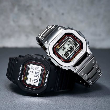 ブルーダイヤルが映えるフルメタル「G-SHOCK」は夏のエースを張る“万能
