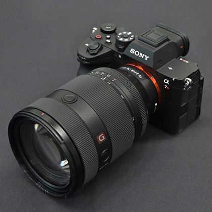 ソニーの最高峰レンズ「FE 24-70mm F2.8 GM」とカールツァイスレンズ