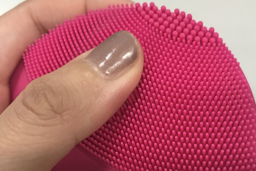 世界初のシリコン製スキンケアデバイス、FOREO「LUNAシリーズ