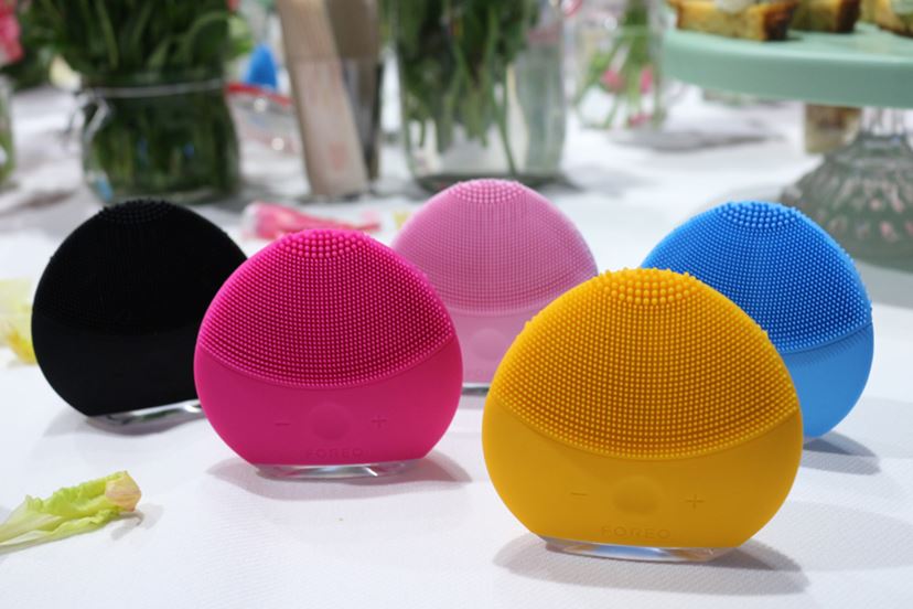 世界初のシリコン製スキンケアデバイス、FOREO「LUNAシリーズ」が日本上陸！ - 価格.comマガジン