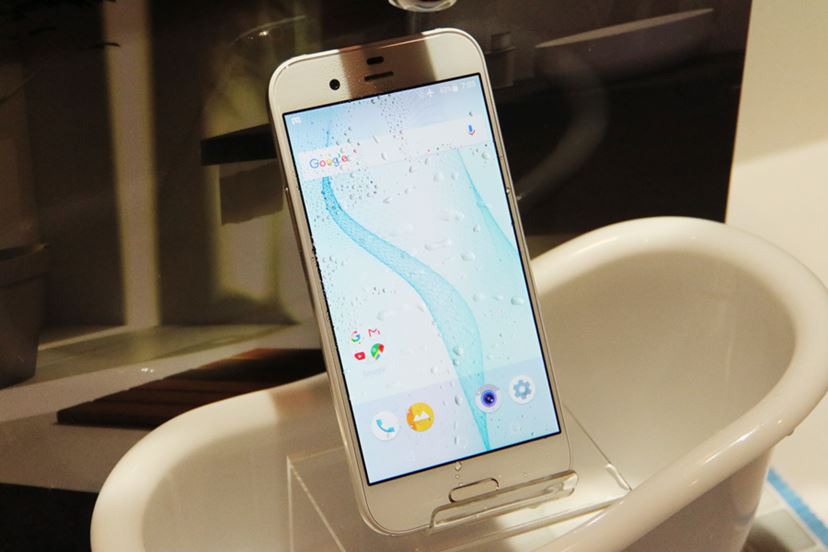 新生シャープが最新ハイエンドスマホ「AQUOS R」で勝負に出る - 価格