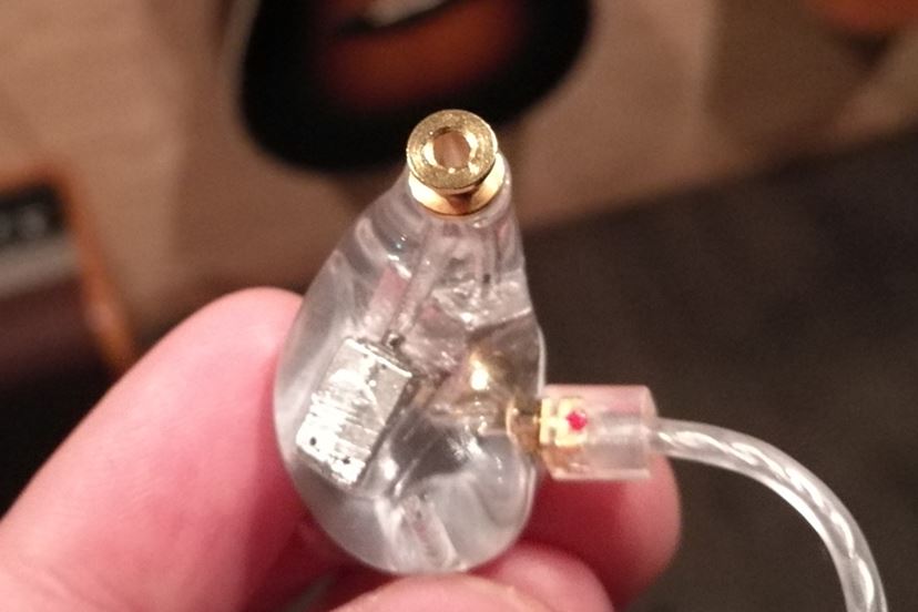 Fenderから6BA搭載の最上位イヤホン「FXA9」が登場！ - 価格.comマガジン