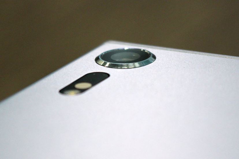 折りたたみ式スマートフォン トリプルカメラ シルバー 折りたたみ式スマートフォン トリプルカメラ シルバー Samsung