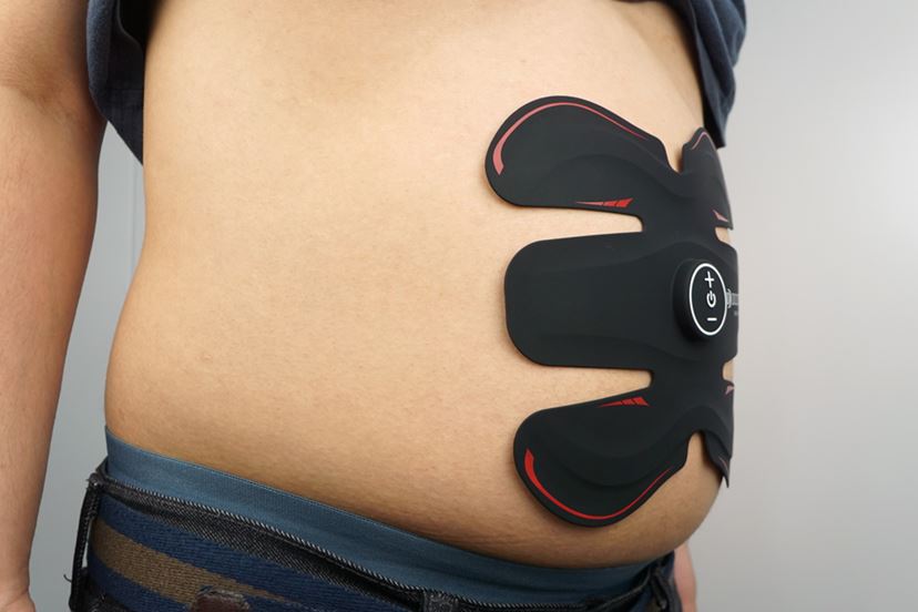 ボディ＆フェイス対応EMS ダイエット ポテチ食べながら3kg減量！ 「EMSエクサパッド」が腹筋を勝手に鍛えて