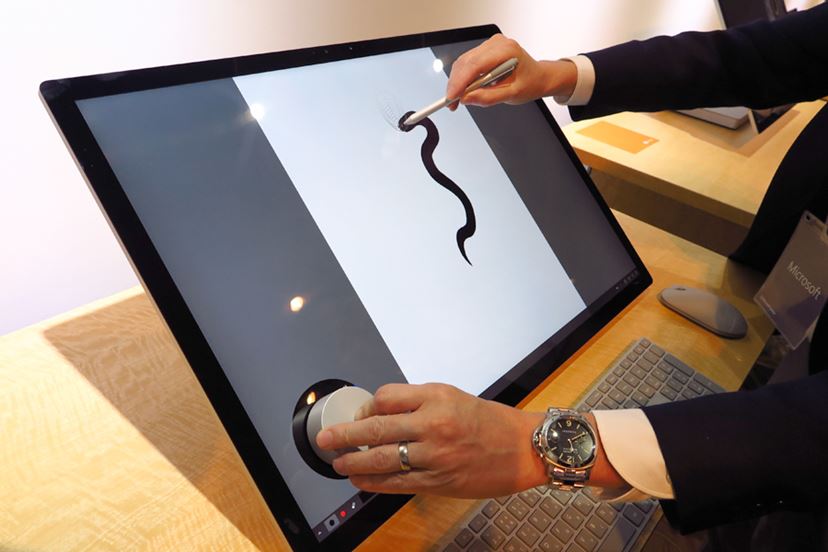 3つのSurfaceが登場！ 2in1のPro、ノートパソコンのLaptop