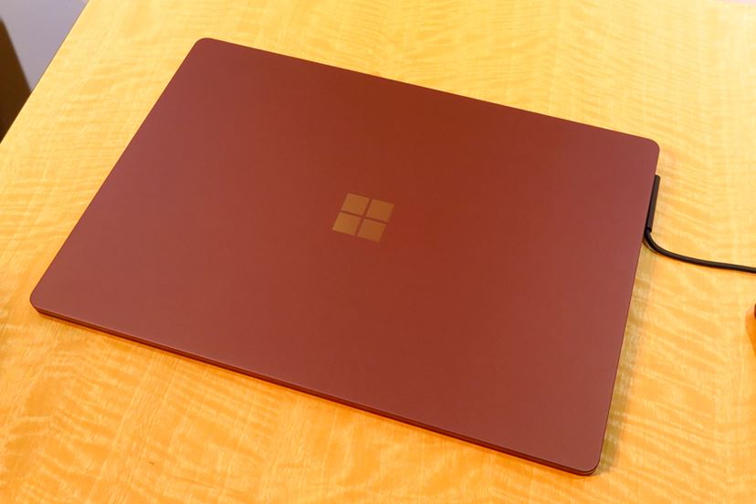 Microsoft Surface 3赤色 2-in-1ノートPC Microsoft Surface 3赤色 2-in-1ノートPC