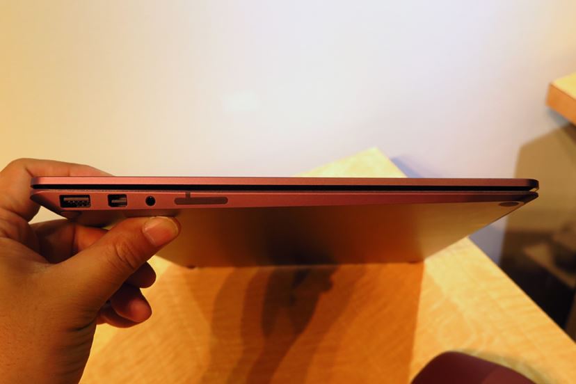 3つのSurfaceが登場！ 2in1のPro、ノートパソコンのLaptop