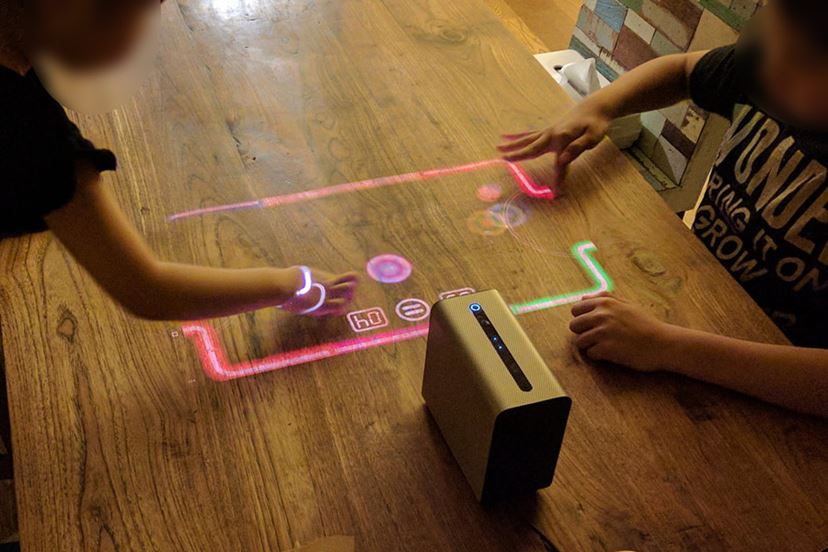 6月9日予約開始! ソニーモバイル「Xperia Touch」を自宅で使っ 6月9日予約開始! ソニーモバイル「Xperia Touch」を自宅で使っ