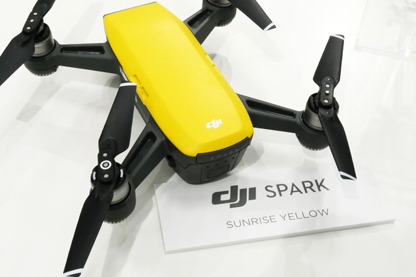 ドローンデビューに最適な「DJI SPARK」が登場！ 手のひらサイズでスマホも不要 - 価格.comマガジン