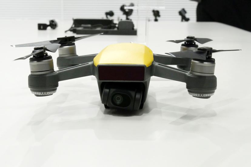 ドローンデビューに最適な「DJI SPARK」が登場！ 手のひらサイズでスマホも不要 - 価格.comマガジン