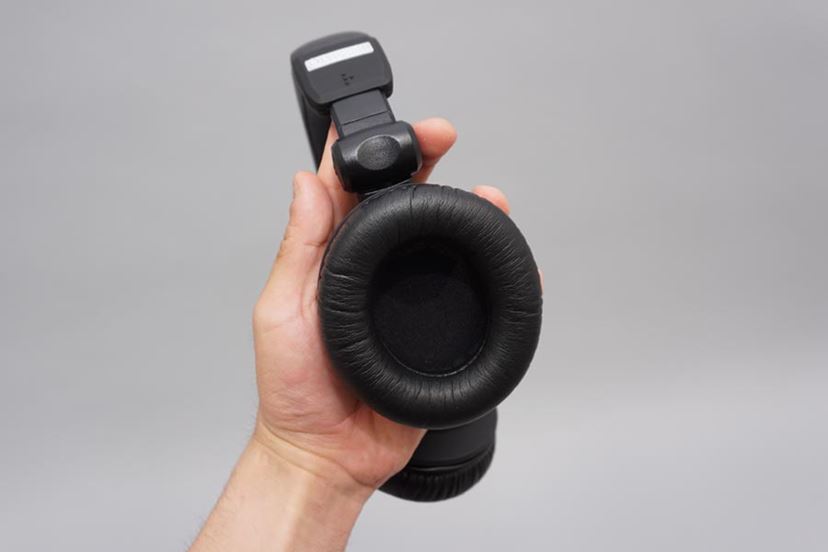 7万円前後で購入できる「Signature PRO」の弟分! ULTRASONEの 7万円前後で購入できる「Signature PRO」の弟分! ULTRASONEの