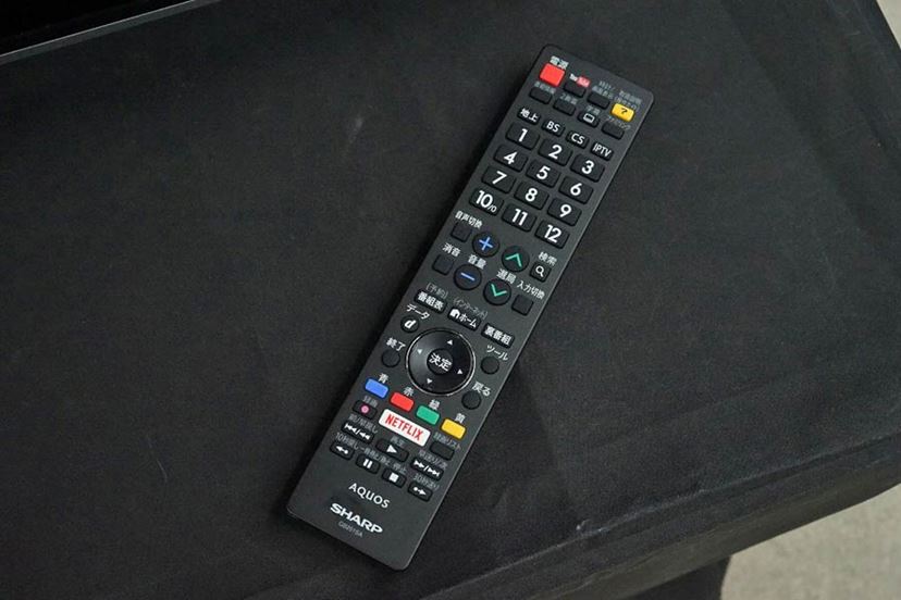 スイーベル対応のシャープのハイクラス4K液晶テレビ「AQUOS US45