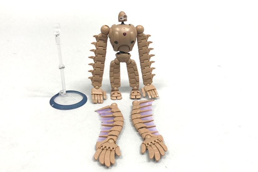 格納ポーズもできる「ロボット兵フル可動フィギュア」と「光る飛行石