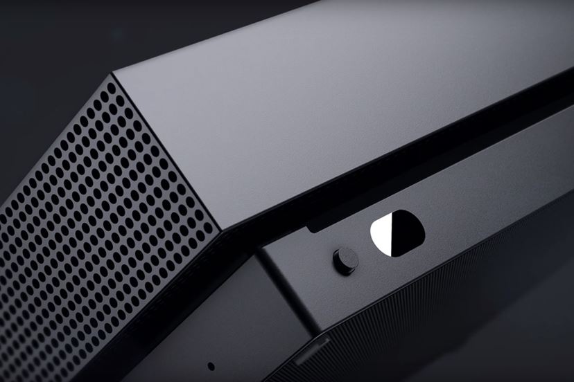 UHD BD対応のゲーム機「Xbox One X」に、限定ホワイトモデル