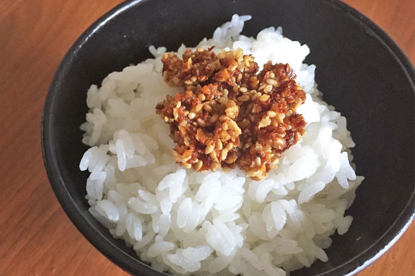 キッコーマンがしょうゆを“固めた”!? 新感覚調味料がウマすぎる