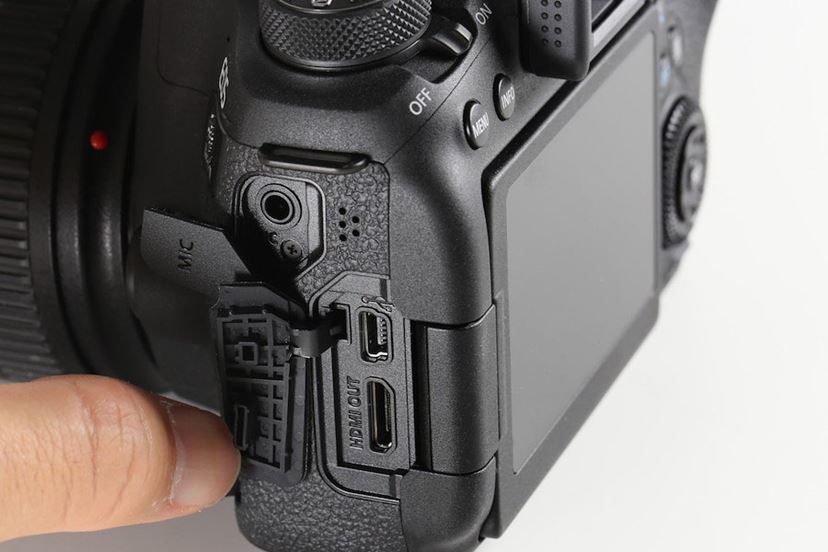 待望の新型エントリーフルサイズ、キヤノン「EOS 6D Mark II